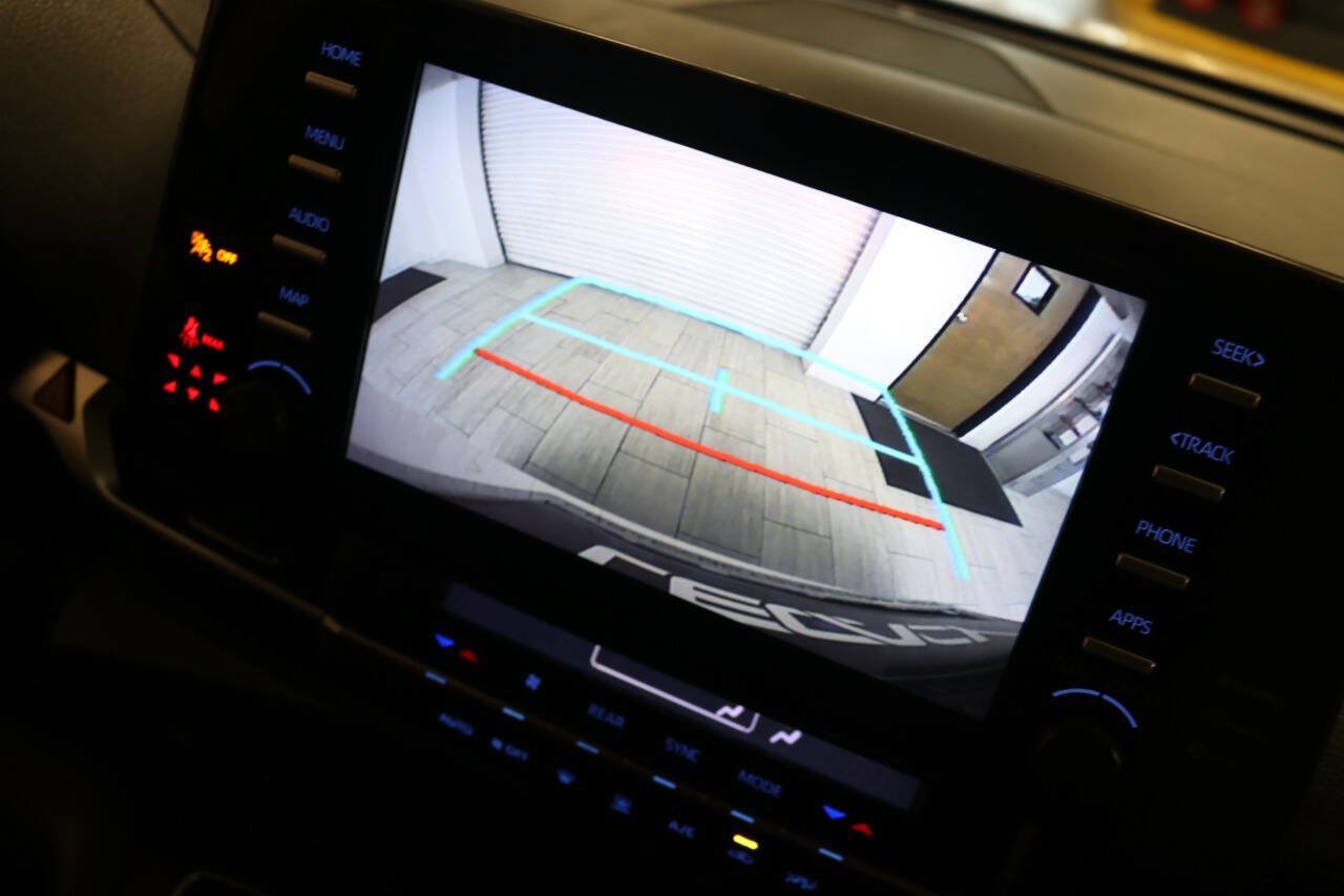 Used 2023 Toyota Sienna LE AWD/4WD image 35