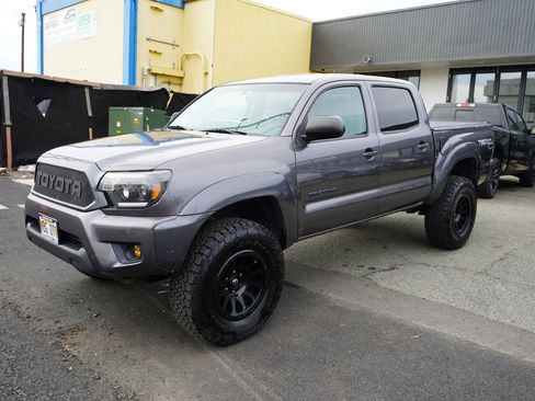 Used 2015 Toyota Tacoma 4x4 Double Cab w/ TRD Off-Road Package image 5