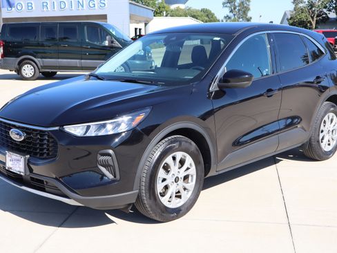 Used 2023 Ford Escape Active w/ Tech Pack #2 image 2