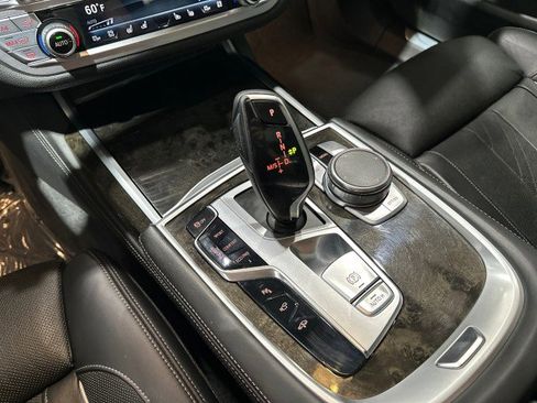 Used 2018 BMW 750i RWD image 61