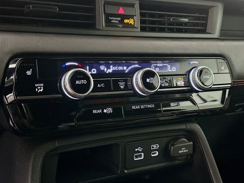 Used 2025 Honda Pilot TrailSport image 23