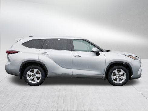 Certified 2024 Toyota Highlander LE image 8