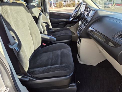 Used 2018 Dodge Grand Caravan SE w/ Rear Park Assist Package image 13