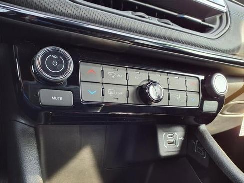 New 2026 Jeep Compass Latitude w/ Sun and Sound Group AWD/4WD image 37