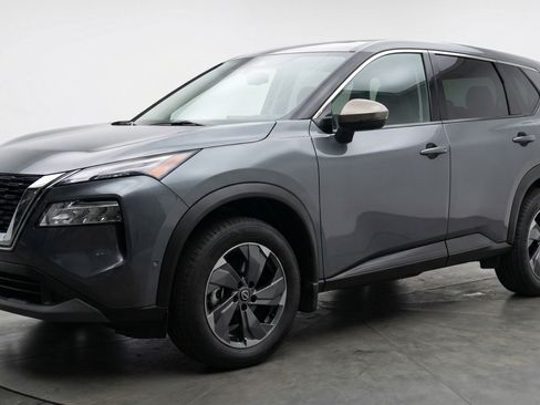 Used 2025 Nissan Rogue SV FWD image 3