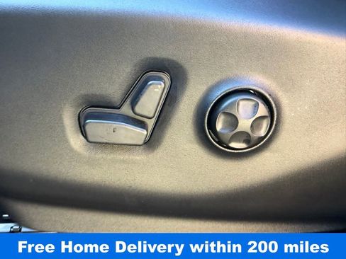 New 2026 Chrysler Pacifica Limited image 16