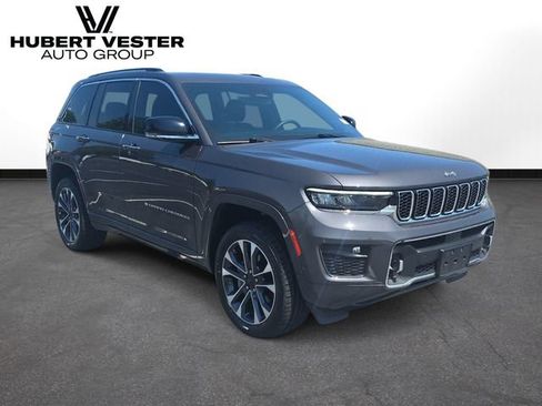 Used 2023 Jeep Grand Cherokee Overland RWD image 4