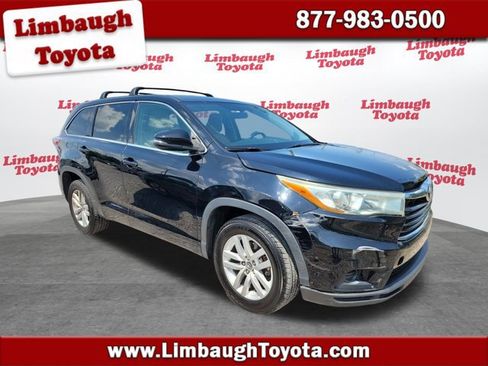 Used 2016 Toyota Highlander LE FWD image 1