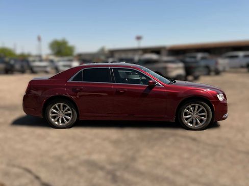 Used 2017 Chrysler 300 Limited w/ Value Package AWD/4WD image 6