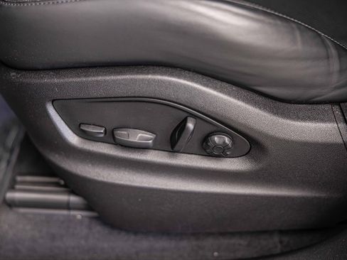 Used 2022 Porsche Cayenne S Platinum image 22