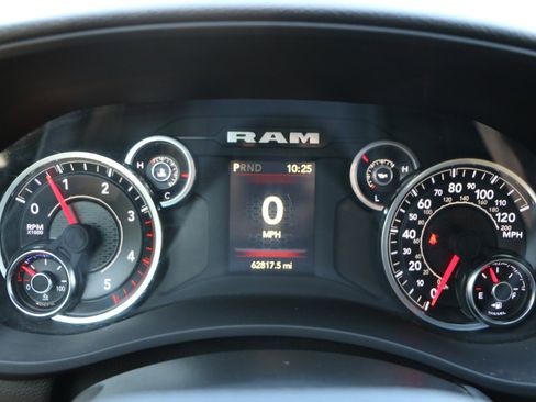 Used 2024 RAM 2500 Big Horn AWD/4WD image 30