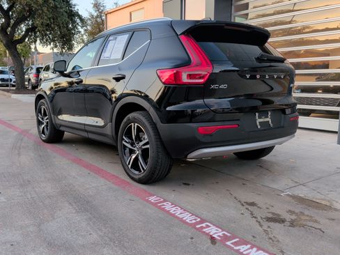 Used 2025 Volvo XC40 B5 Core image 8