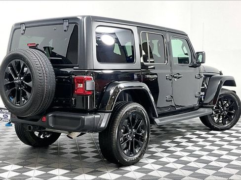 Used 2023 Jeep Wrangler Unlimited Sahara w/ Cold Weather Group AWD/4WD image 12