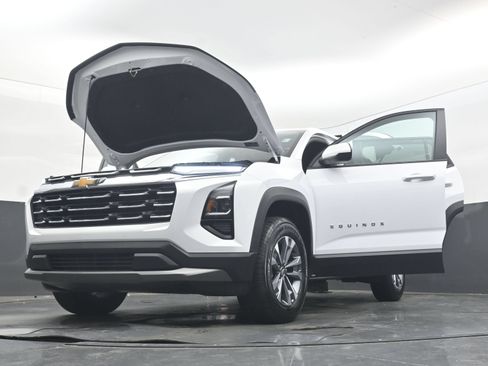 Certified 2026 Chevrolet Equinox LT FWD image 48