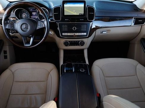 Used 2017 Mercedes-Benz GLS 550 4MATIC image 2