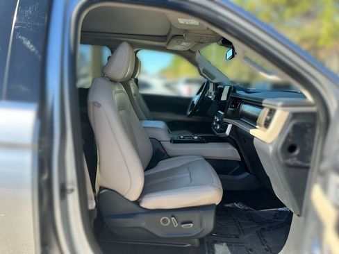 Used 2024 Ford Expedition Max Limited image 28
