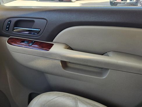Used 2014 Chevrolet Suburban LTZ image 21