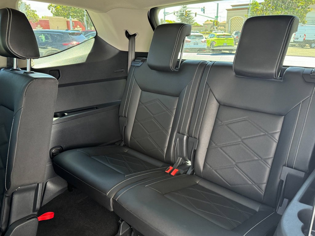 Used 2025 Volkswagen Atlas SE FWD image 19