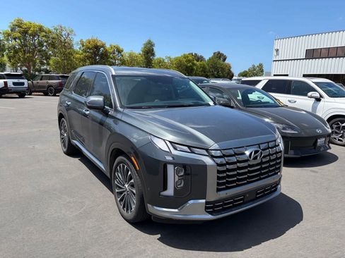 Used 2023 Hyundai Palisade Calligraphy AWD/4WD image 2
