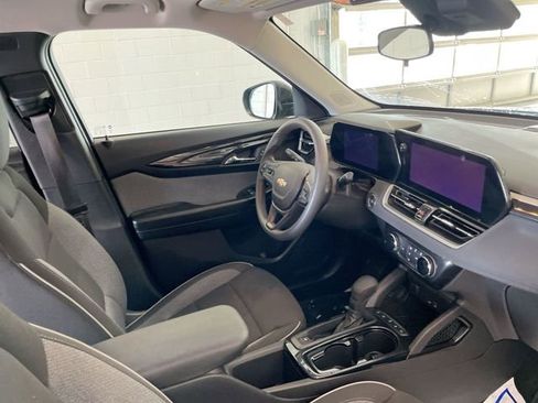 Used 2025 Chevrolet TrailBlazer LT w/ Driver Confidence Package image 17
