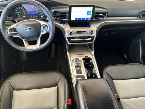 Used 2022 Ford Explorer XLT w/ Equipment Group 202A image 15