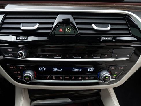 Used 2023 BMW 540i xDrive w/ M Sport Package image 30