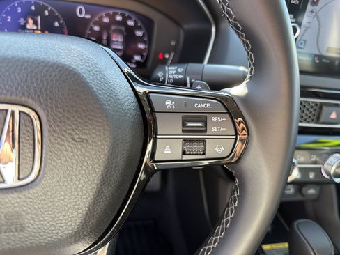 Used 2022 Honda Civic Touring image 11