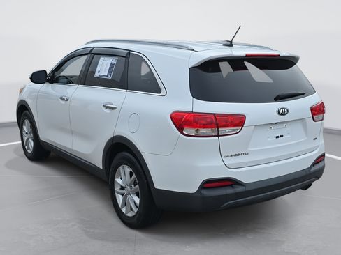 Used 2016 Kia Sorento LX image 7