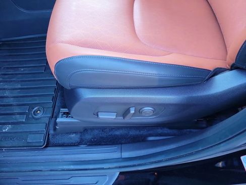 Used 2026 Kia Carnival EX FWD image 16