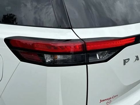 Used 2025 Nissan Pathfinder SV AWD/4WD image 12