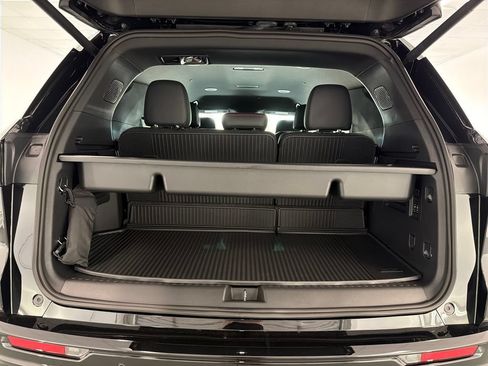 New 2026 Chevrolet Traverse RS w/ LPO, Floor Liner Package FWD image 8