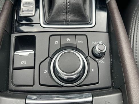 Used 2018 MAZDA MAZDA3 Touring FWD image 14