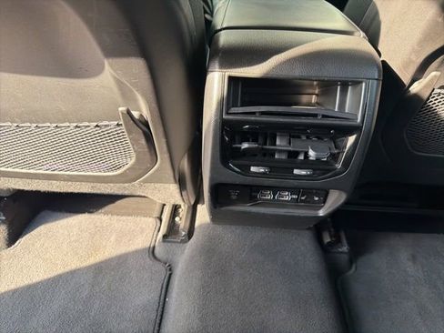 Used 2024 Jeep Grand Cherokee Limited w/ Black Appearance Package image 15