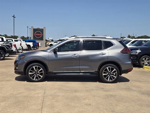 Used 2019 Nissan Rogue SL image 3
