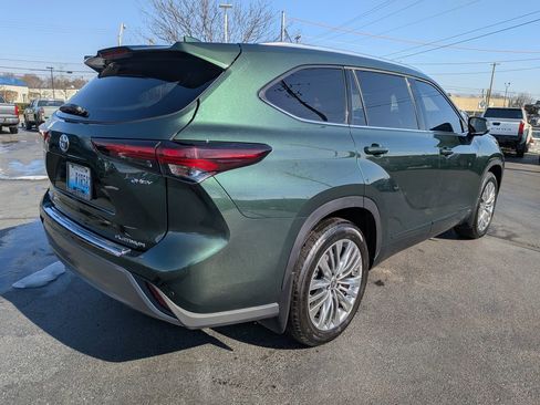 Certified 2025 Toyota Highlander Platinum image 7