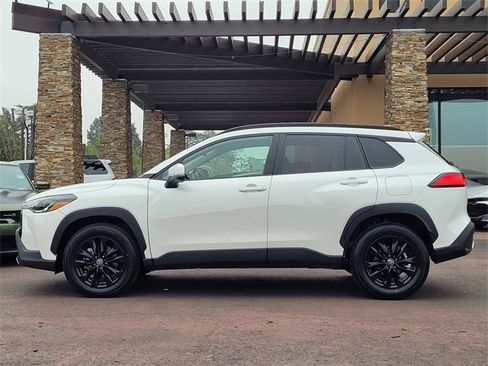 Certified 2023 Toyota Corolla Cross LE w/ Moonroof Package image 9