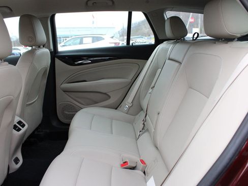 Used 2019 Buick Regal Essence w/ Driver Confidence Package I image 12