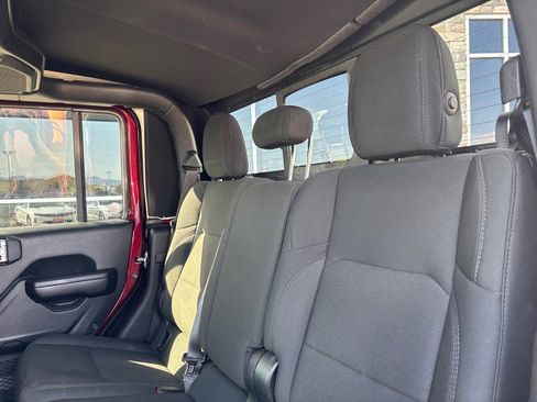 Used 2021 Jeep Gladiator Sport image 29