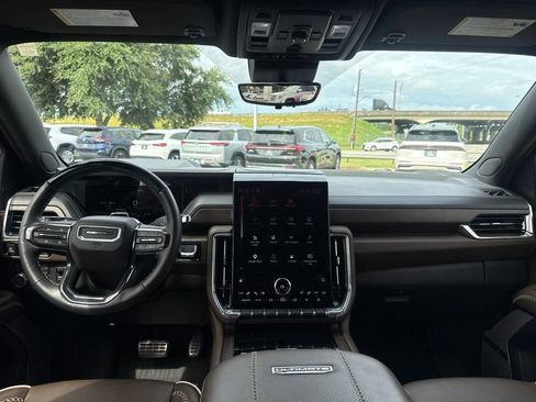 Used 2025 GMC Yukon XL Denali Ultimate AWD/4WD image 12