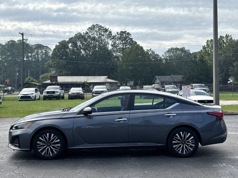 Used 2025 Nissan Altima 2.5 SV FWD image 5
