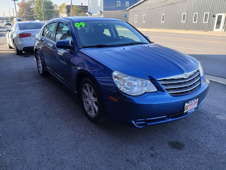Used 2009 Chrysler Sebring Touring FWD image 3
