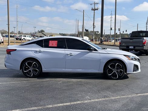 Certified 2024 Nissan Altima 2.5 SR image 6