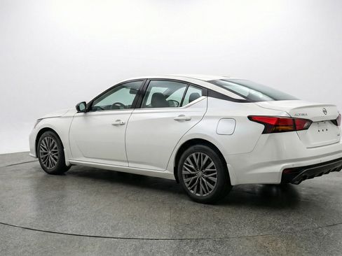 Used 2025 Nissan Altima 2.5 SV FWD image 6