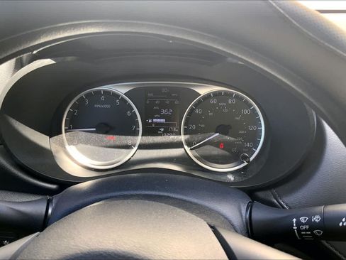 Used 2024 Nissan Versa S FWD image 17
