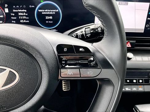 Certified 2025 Hyundai Elantra SEL FWD image 20