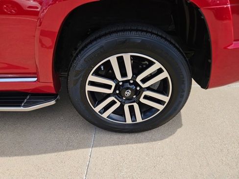 Used 2020 Toyota 4Runner Limited image 9