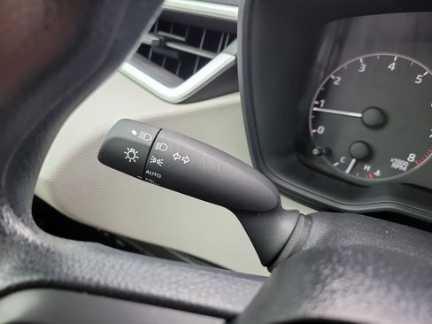 Certified 2025 Toyota Corolla LE image 29