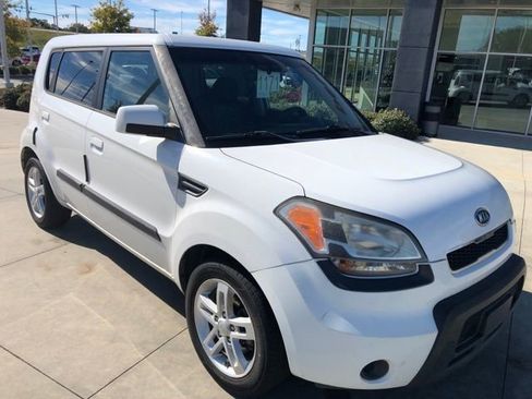 Used 2010 Kia Soul + image 12