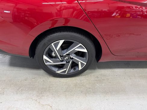 Used 2025 Hyundai Elantra Sport FWD image 3