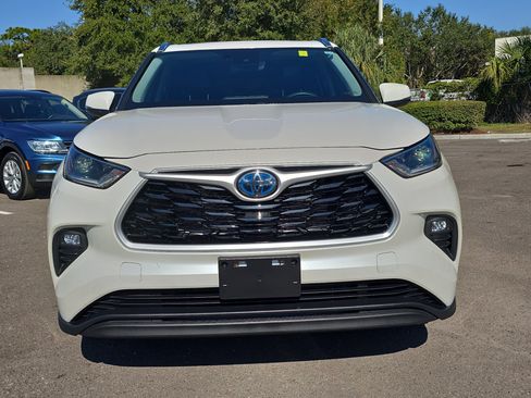 Used 2021 Toyota Highlander XLE image 3